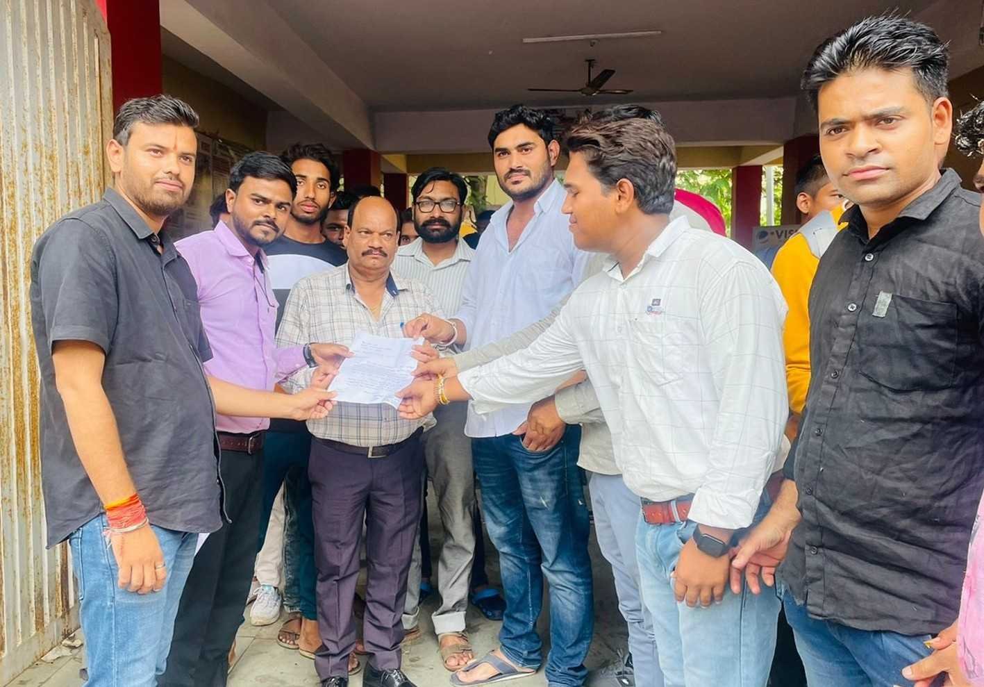 पार्किंग फेसलिटी न होने से चोरी, डैमेज होने का खतरा