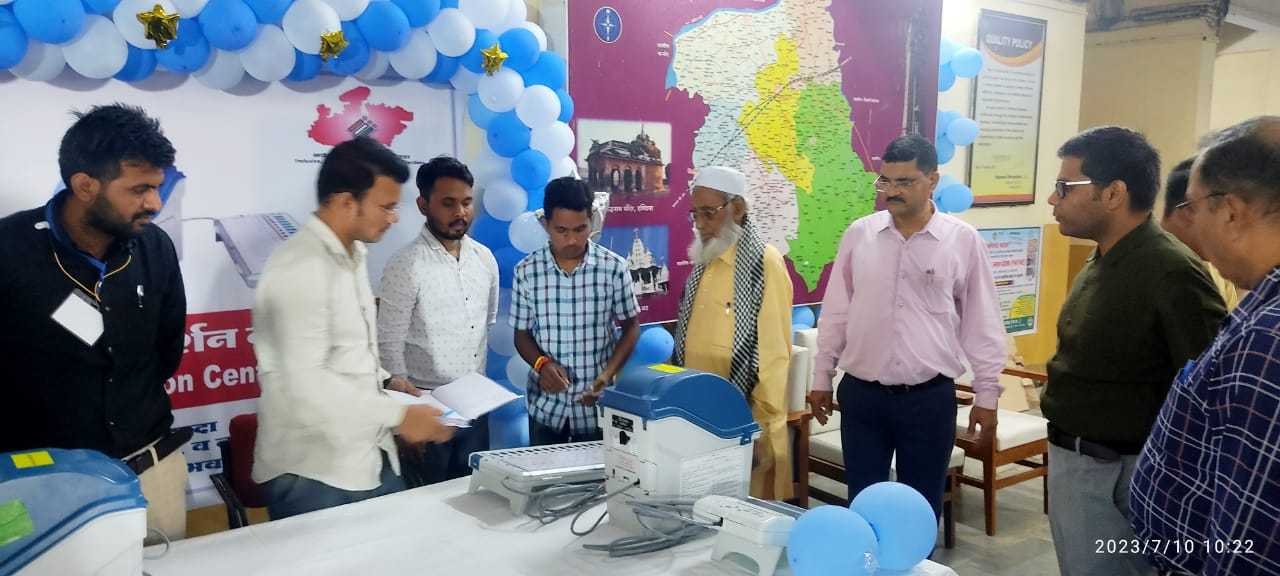 ईवीएम मशीन प्रशिक्षण केन्द्र का शुभारम्भ  