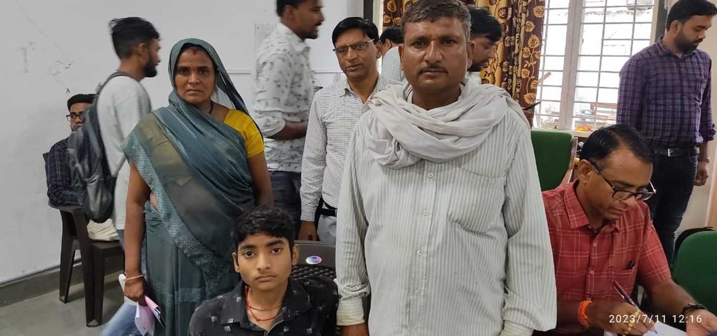दिव्यांग बालक का उत्कृष्ट विद्यालय में कराया एडमिशन