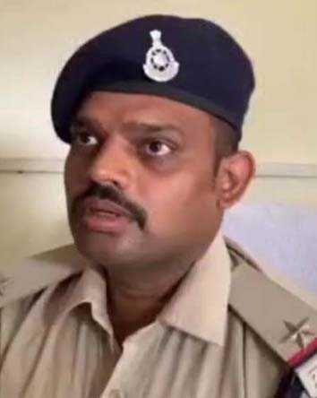 चौकी प्रभारी ने आदिवासी को खूब पीटा, एसपी ने किया निलंबित