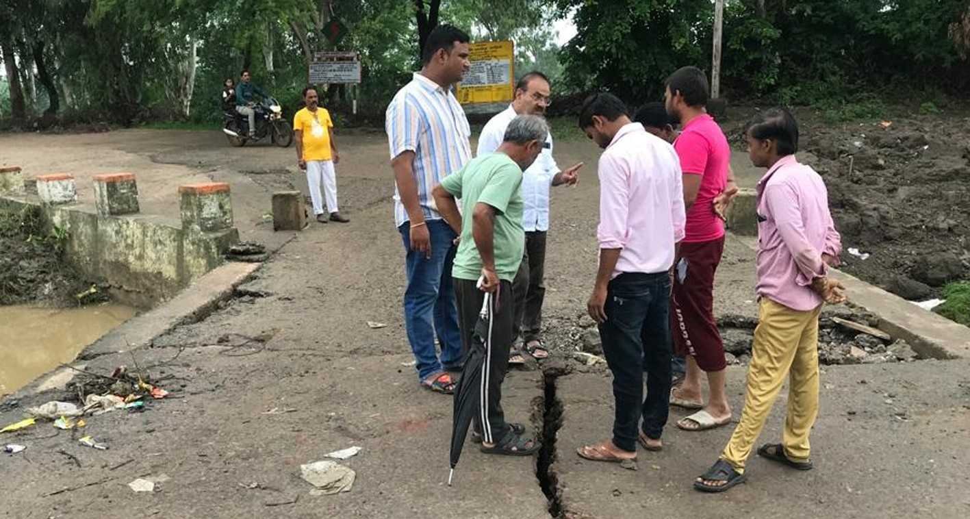 सड़क निर्माण का ले आउट डाला
