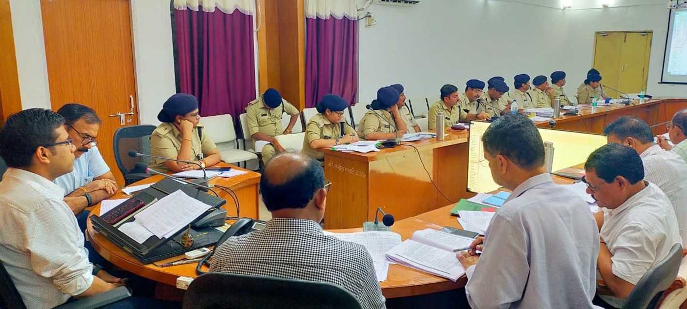 पुलिस व राजस्व अधिकारियो की बैठक संपन्न