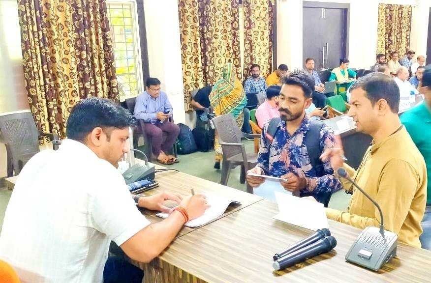 जनसुनवाई में अधिकारियों ने सुनी नागरिकों की समस्याएं