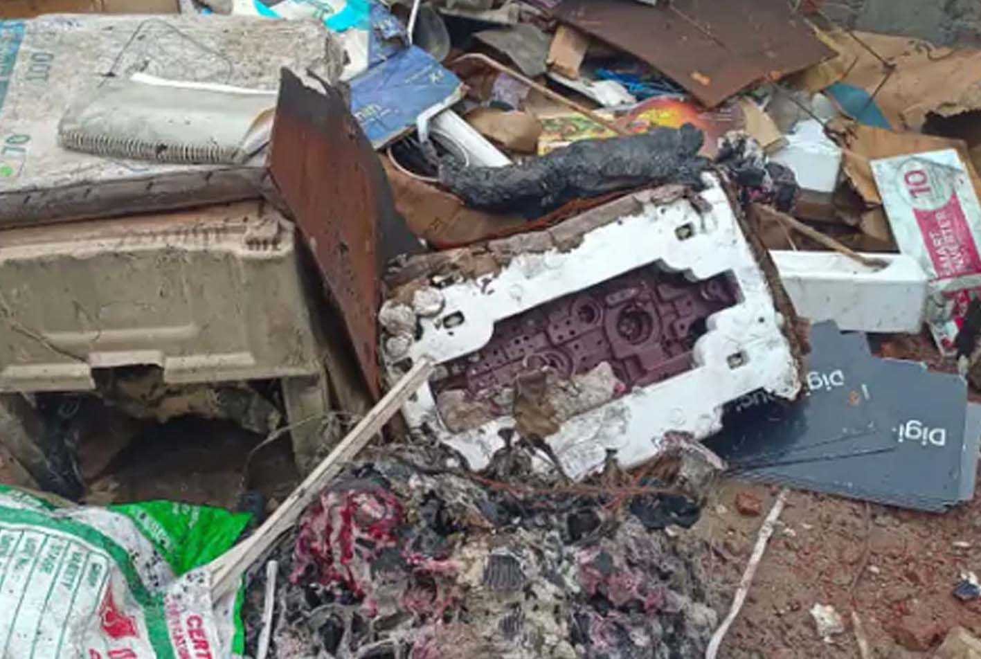शार्ट सर्किट से इलेक्ट्रानिक दुकान में लगी आग