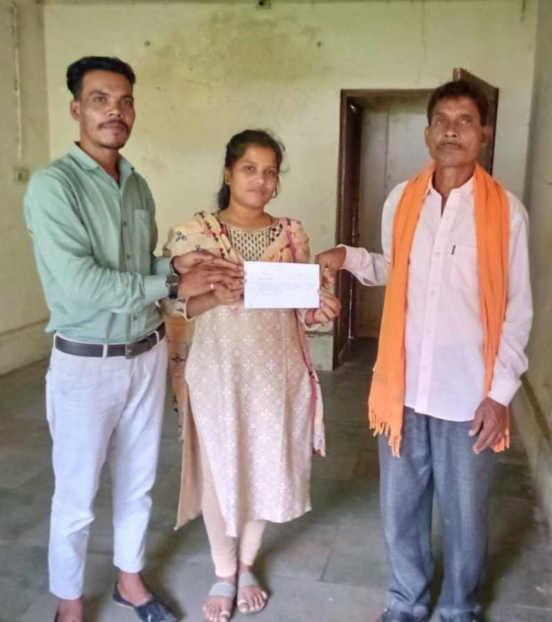 साहब….शराब पीकर परेशान करता है पटवारी