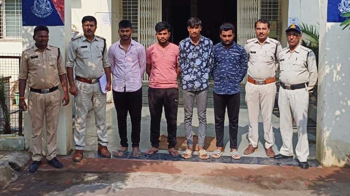 छात्राओं पर अश्लील कमेंट करने वाले आरोपी गिरफ्तार, भेजा जेल
