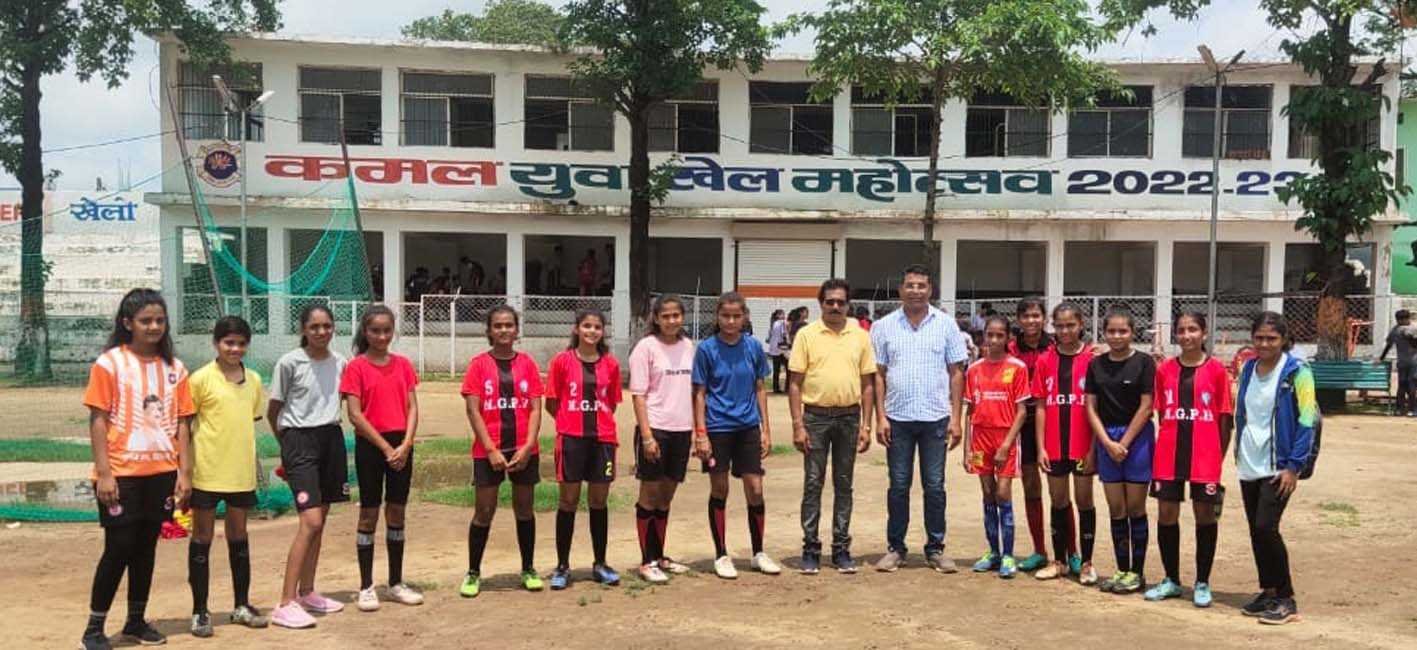 महर्षि ज्ञान पीठ की बालिकाओं का फुटबॉल टीम में चयन  