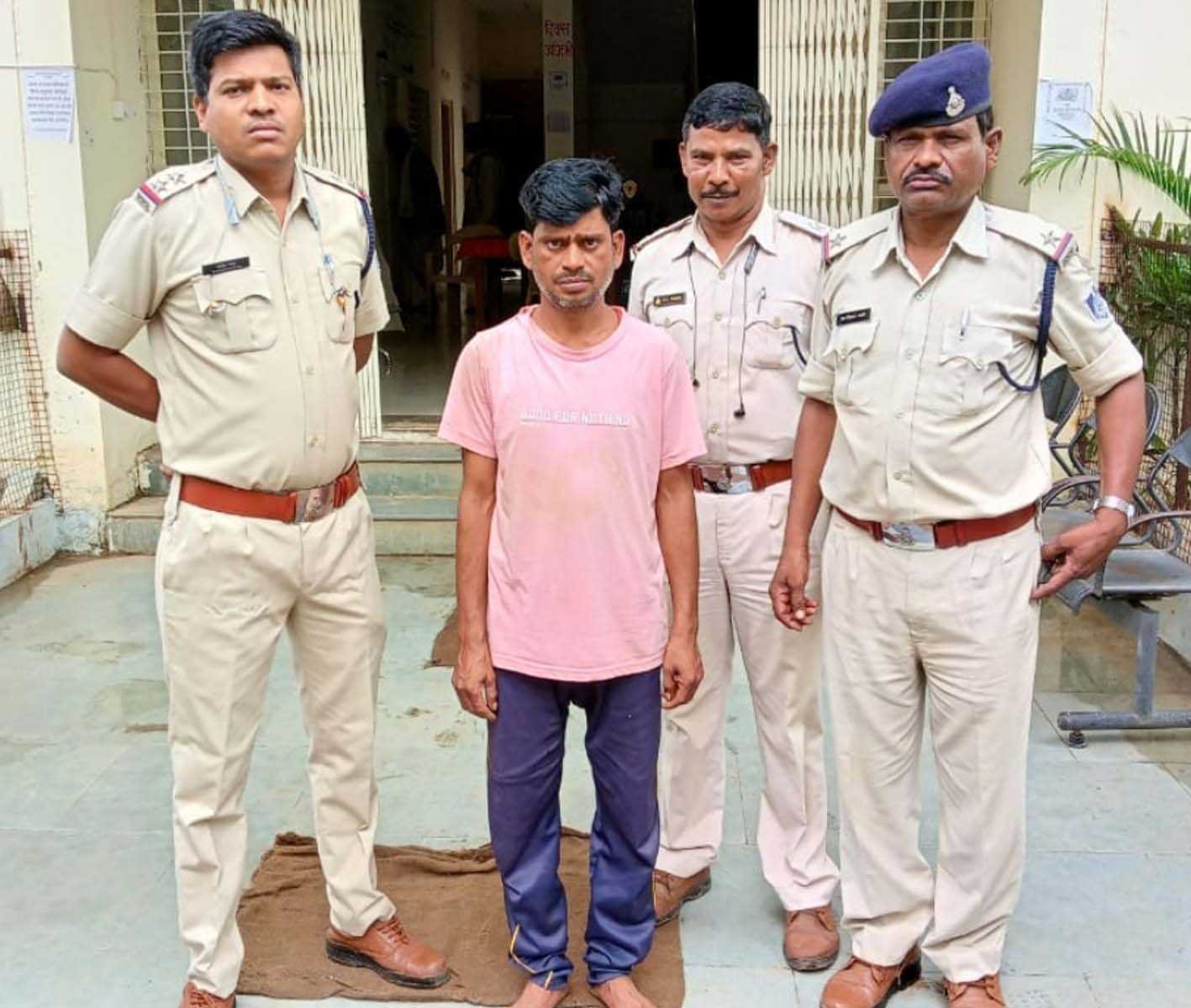 नाबालिग के साथ दुष्कर्म का आरोपी गिरफ्तार
