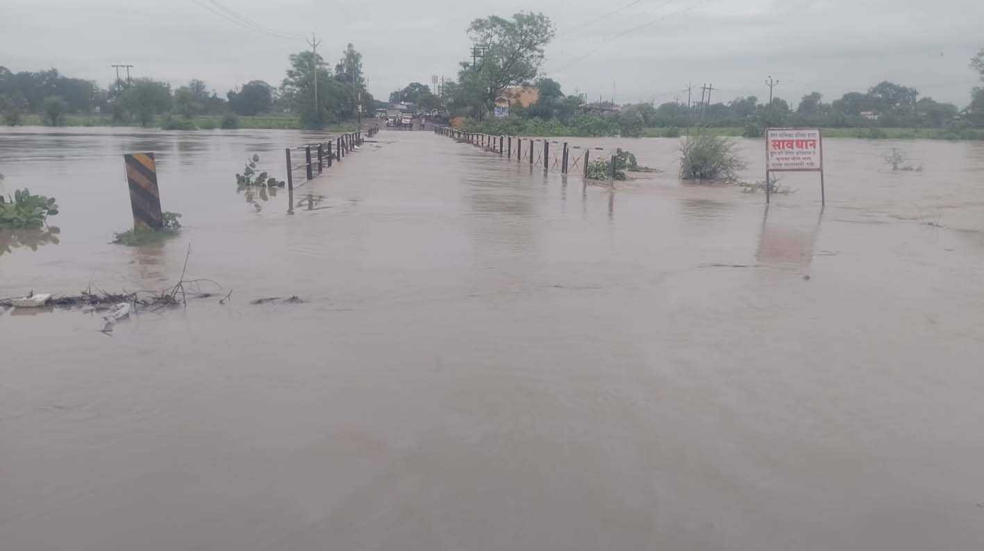 तेज हवा-पानी ने की भारी क्षति