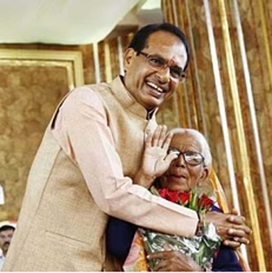 मंडे पॉजिटिव…  बुजुर्गों का सपना साकार कर रही मुख्यमंत्री तीर्थदर्शन योजना