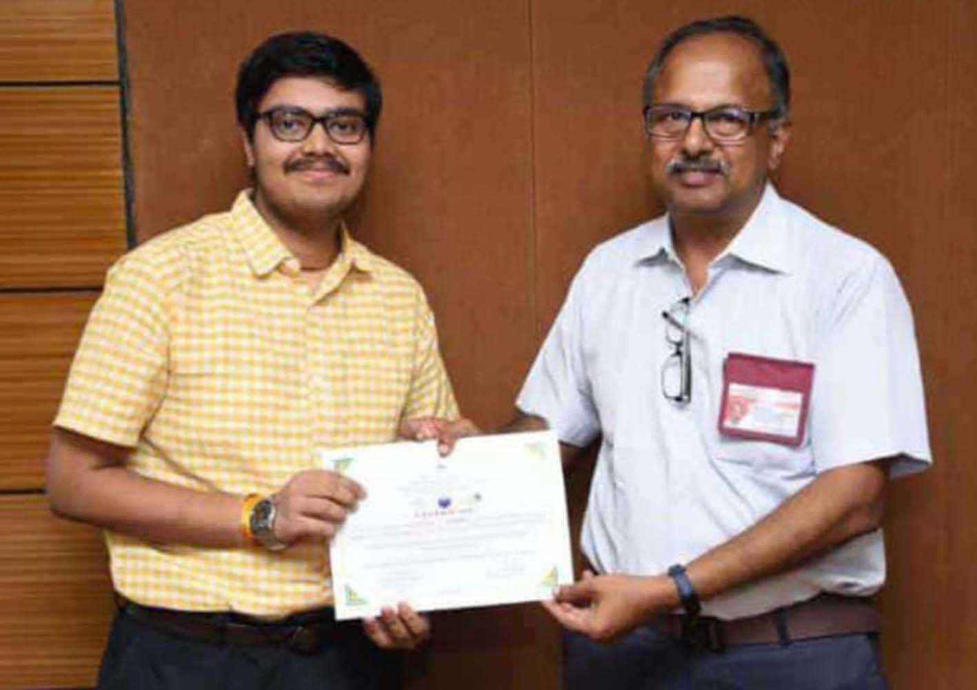 शोध के लिए भारत परमाणु रिसर्च केंद्र से सम्मानित हुए छात्र वैदिक