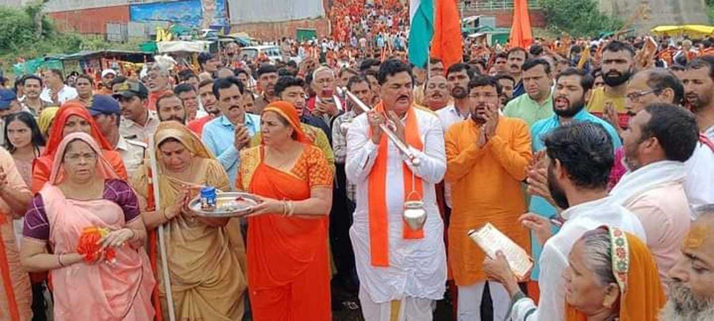 कावड़ यात्रा में उमड़ा आस्था का जनसैलाब, लगे जयकारें