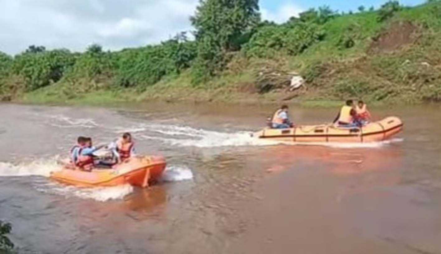 सर्चिंग…..  रेस्क्यू टीम को बाईक मिली, युवक लापता