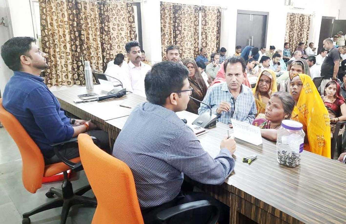 जनसुनवाई : कलेक्टर ने सुनी नागरिकों की समस्याएं  