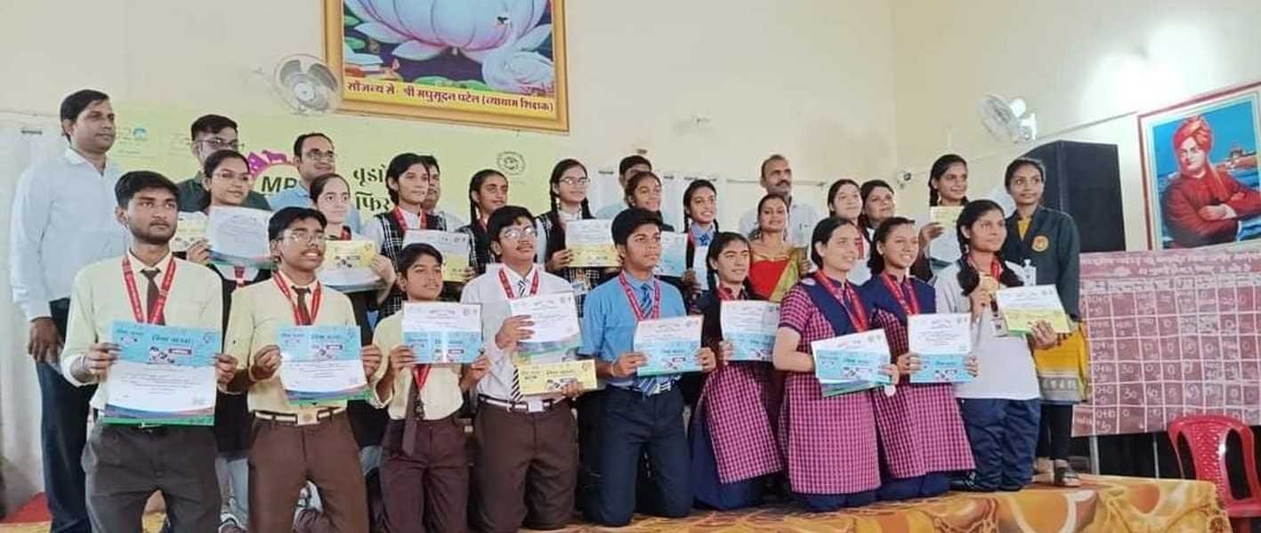सन शाइन स्कूल की टीम प्रथम स्थान पर