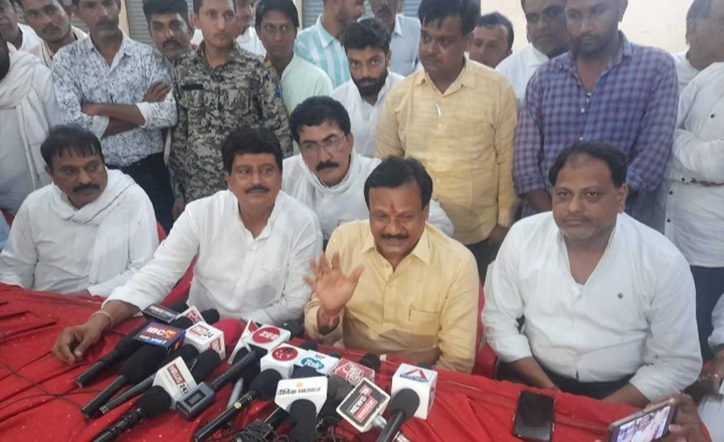 खुला संवाद….  कांग्रेस का अपनों के साथ अपनी बात कार्यक्रम हुआ, कार्यकर्ता बोले….