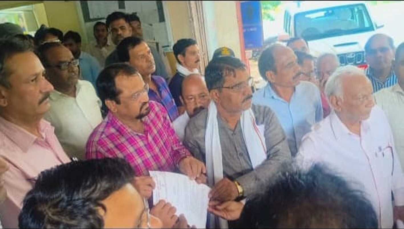 17 सूत्रीय मांगो को लेकर कर्मचारी संगठन ने ज्ञापन सौंपा