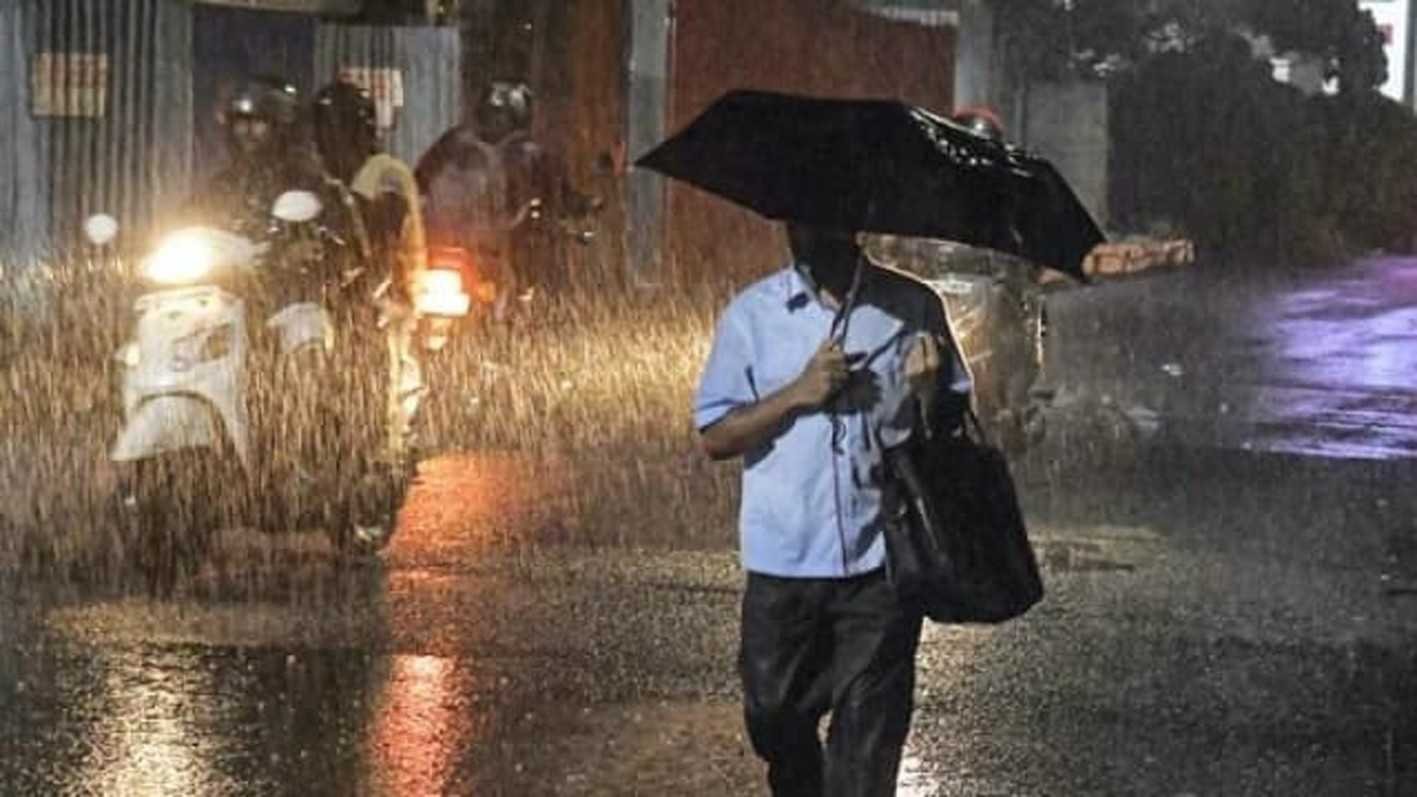 अब तक का आंकलन…..  पिछले साल की तुलना 3०० मि.मी वर्षा कम