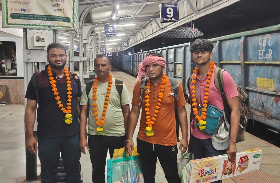 बाबा बर्फानी के दर्शन कर वापस लौटे युवा