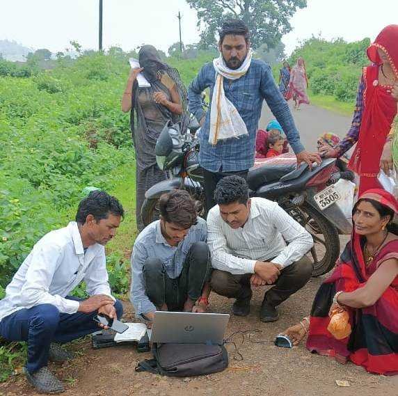 पहाड़ी अंचल में जहां मिला नेट वहीं जमाया सेट