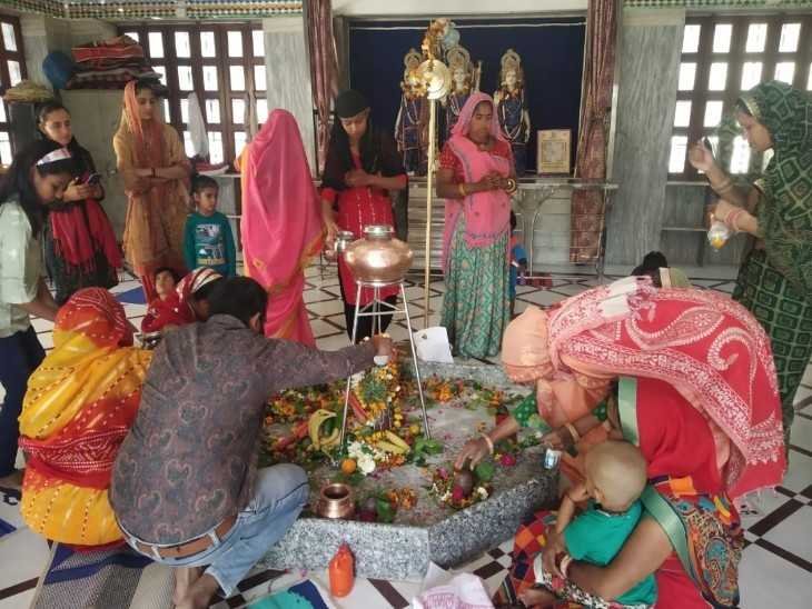शिव के प्रिय सावन  पर शिवालयों में रही भक्तो की रौनक