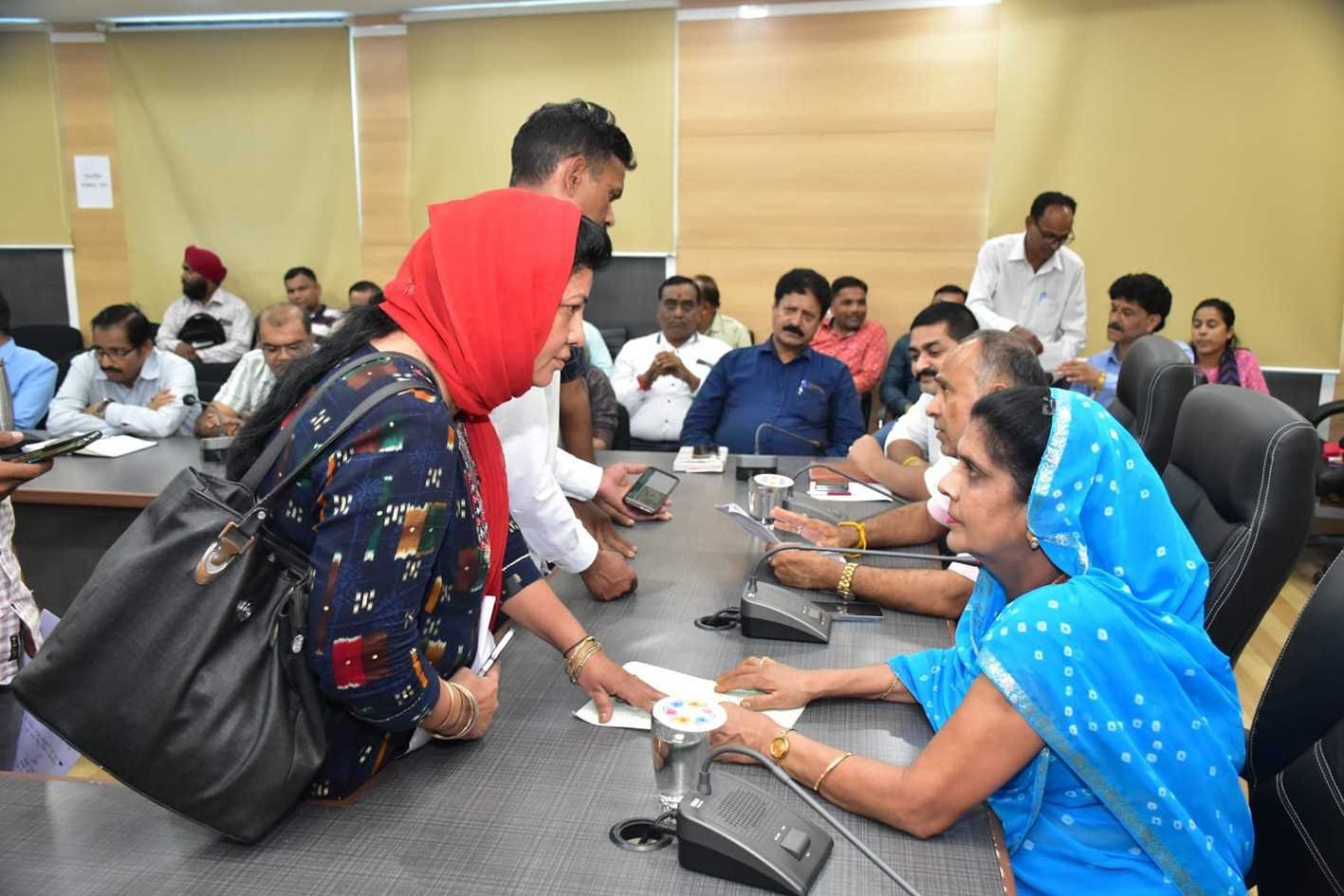 महापौर जनसुनवाई मे प्राप्त आवेदनो का समय सीमा मे निराकरण करें- महापौर