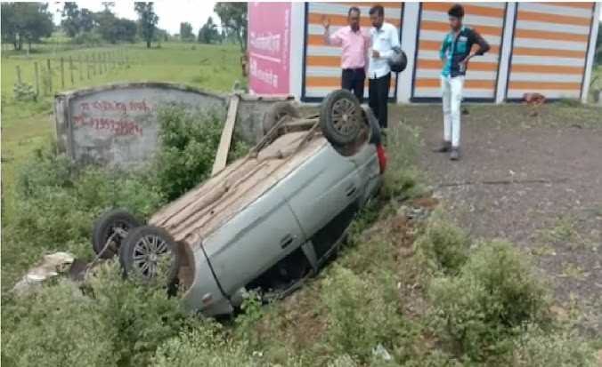 कार अनियंत्रित होकर पलटी, 2 गम्भीर घायल