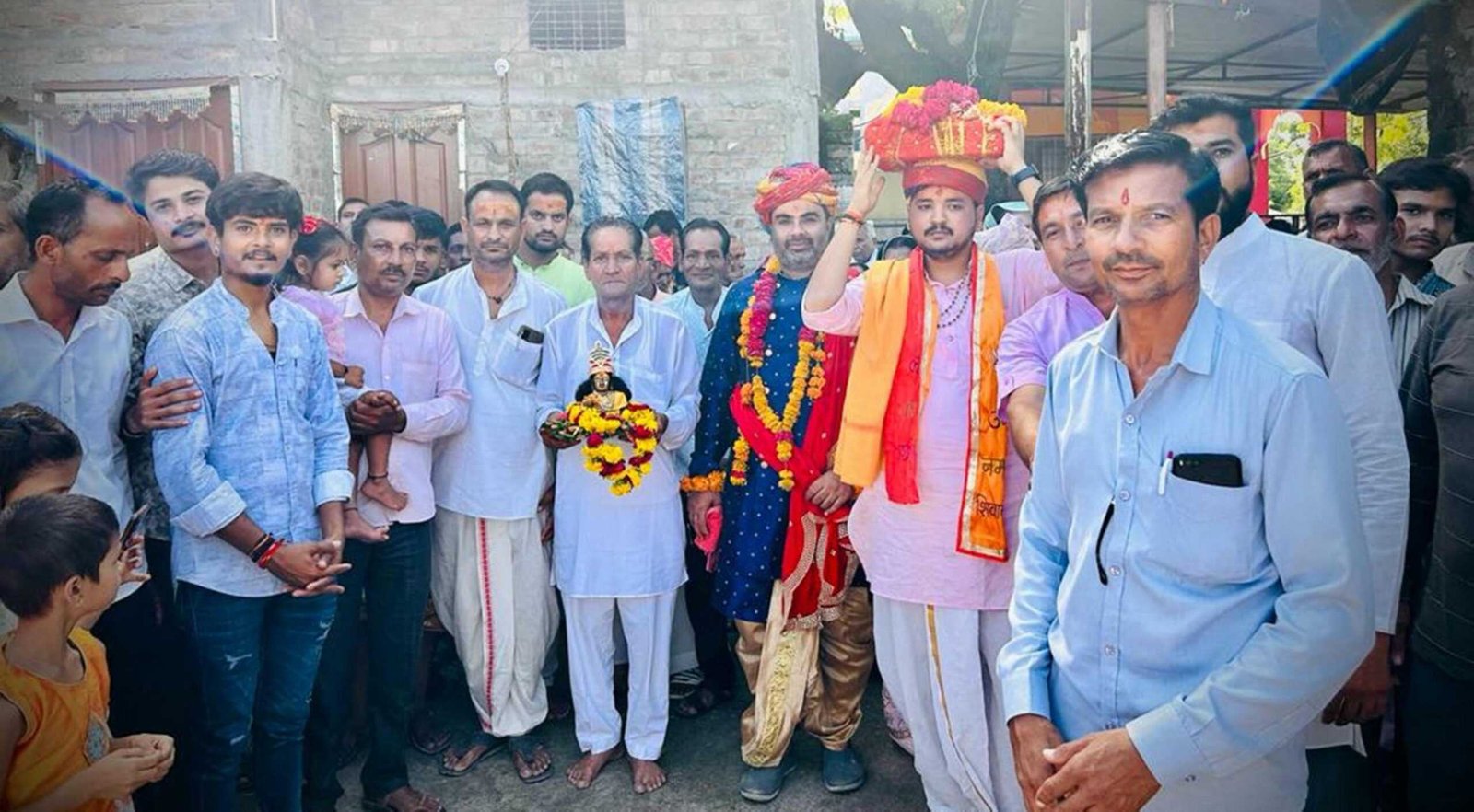 शिव महापुराण कथा की पूर्णाहुति पर निकला चल समारोह, अनेक जगह हुआ स्वागत