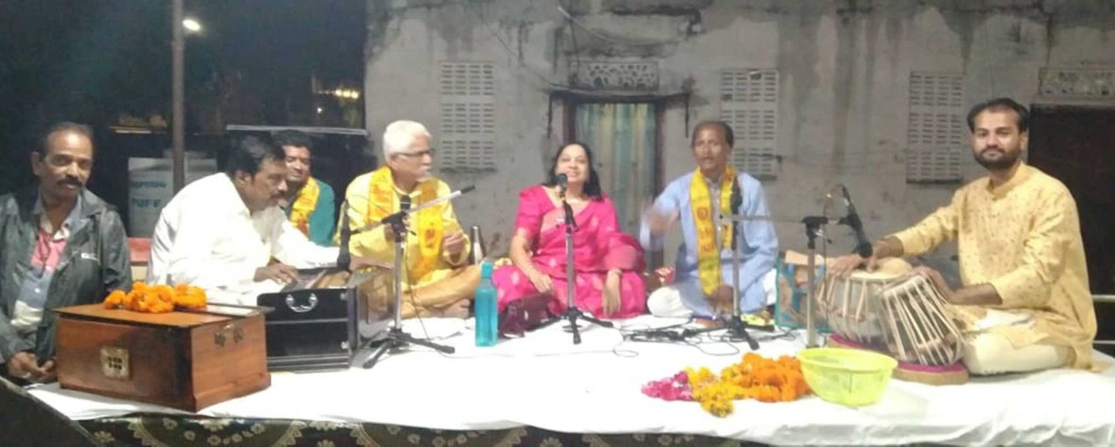 सांई मंदिर पर आयोजित भजन संध्या में मंत्रमुग्ध हो श्रोता, देर रात चलता रहा भजनों का दौर