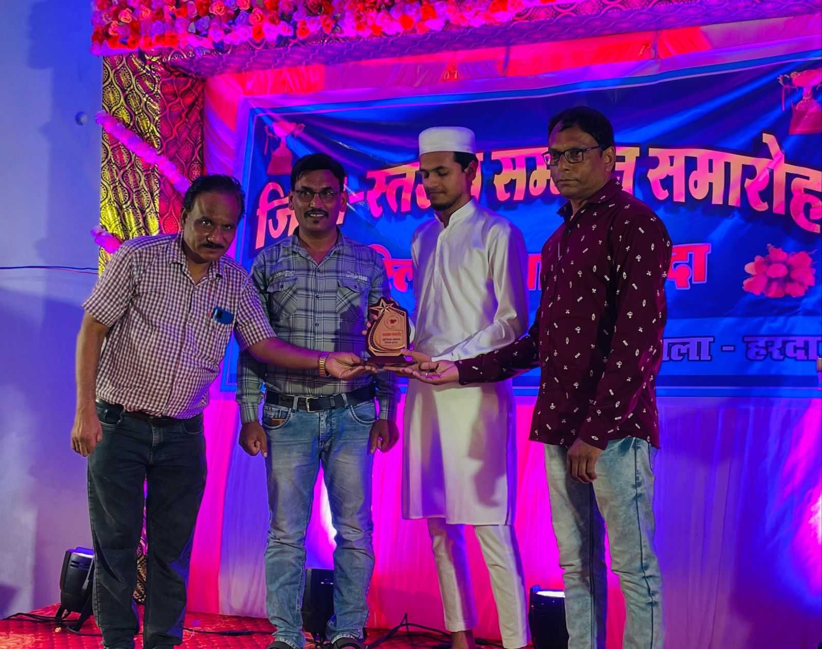मुस्लिम समाज के स्टूडेंट वेलफेयर ग्रुप ने किया मेघावी छात्रों का सम्मान