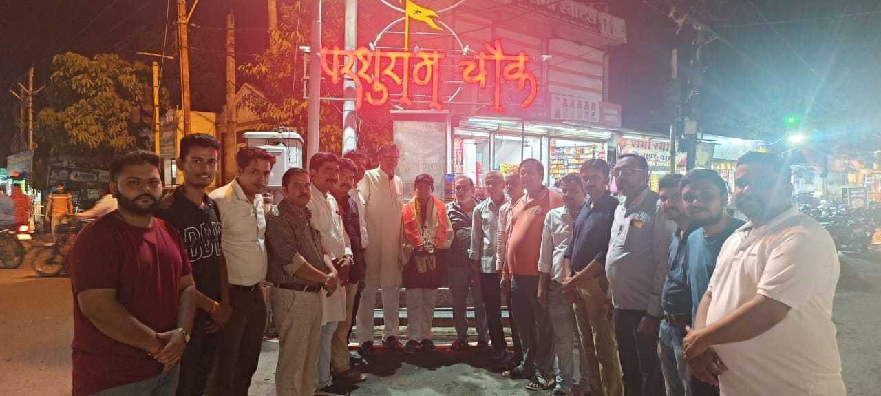 इंडिया बुक रिकार्ड में नाम दर्ज करने वाले अनुज तिवारी का किया सम्मान