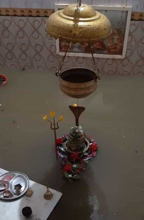 हरदा जिले में भारी बारिश के साथ बिजलाब व तड़कना, बालेश्वर धाम मंदिर का शिवलिंग पूरी तरह जल में डूबा