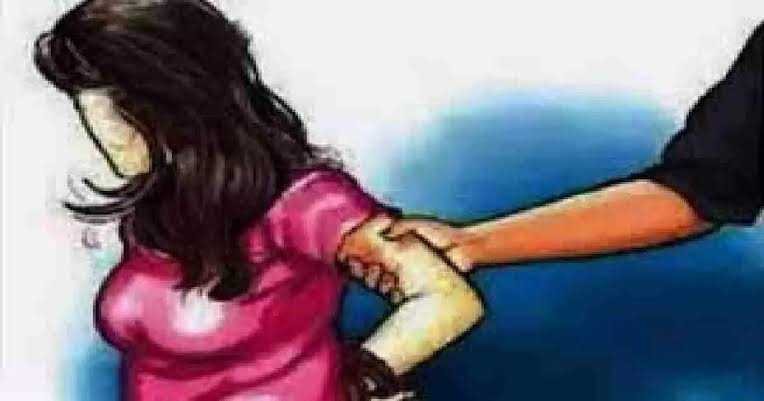 नाबालिक से छेड़छाड़ करने वाले युवक को तीन साल कारावास की सजा