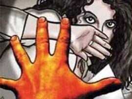 चचेरी नाबलिक बहन के साथ अश्लील हरकत करने वाले भाई को कारावास की सजा