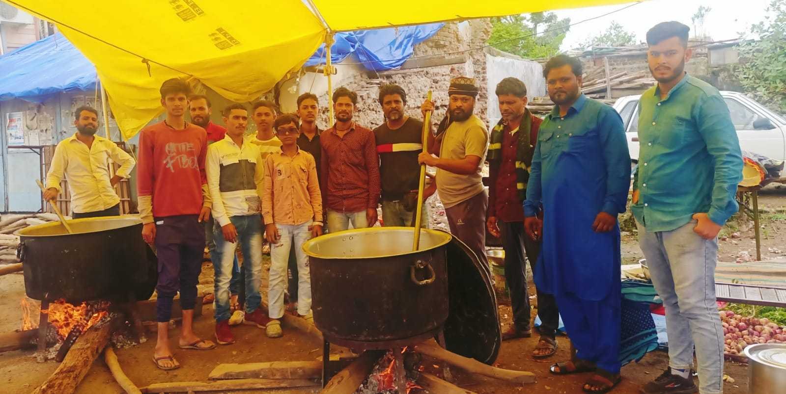 यादें हुसैन में नगर में हुआ लंगर का आयोजन भारी संख्या में पहुंचे श्रद्धालु