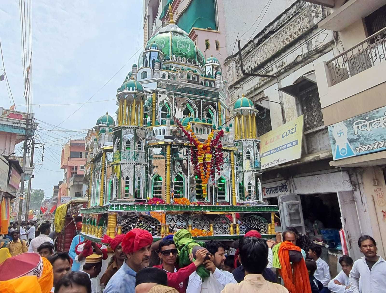 हुसैन की याद में समाजजनों ने निकाला ताजिए का चल समाहरो 