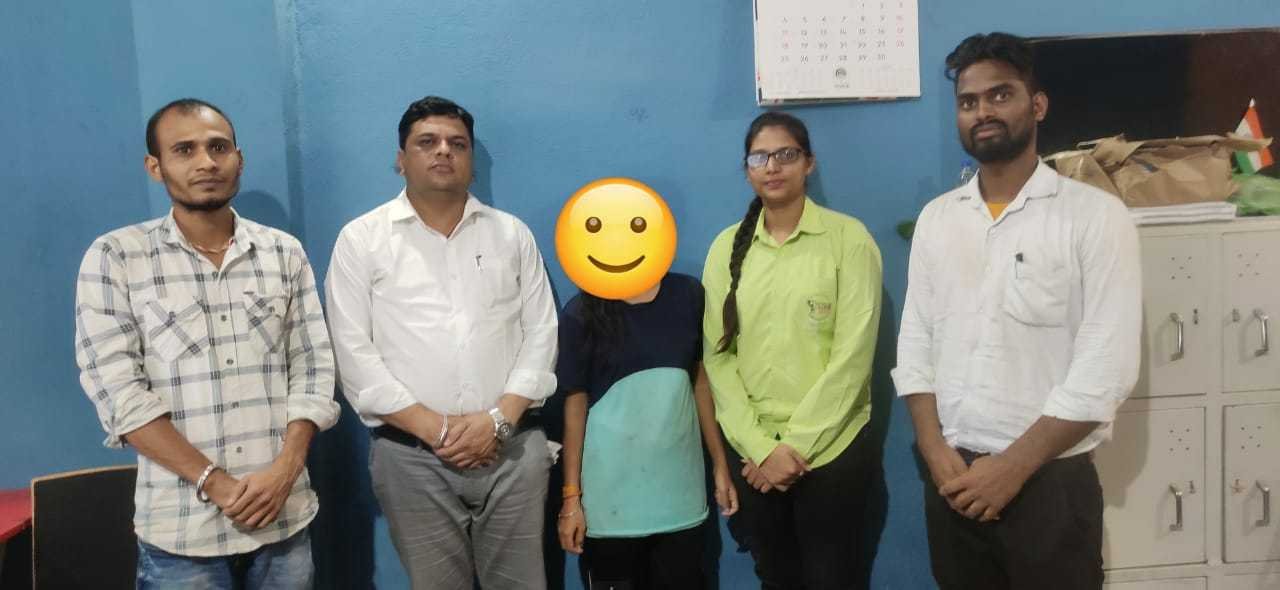 छोटी सी बात से नाराज़ होकर घर से निकल गई थी नाबालिग, चाइल्ड लाइन की टीम ने परिजनों को सौंपा