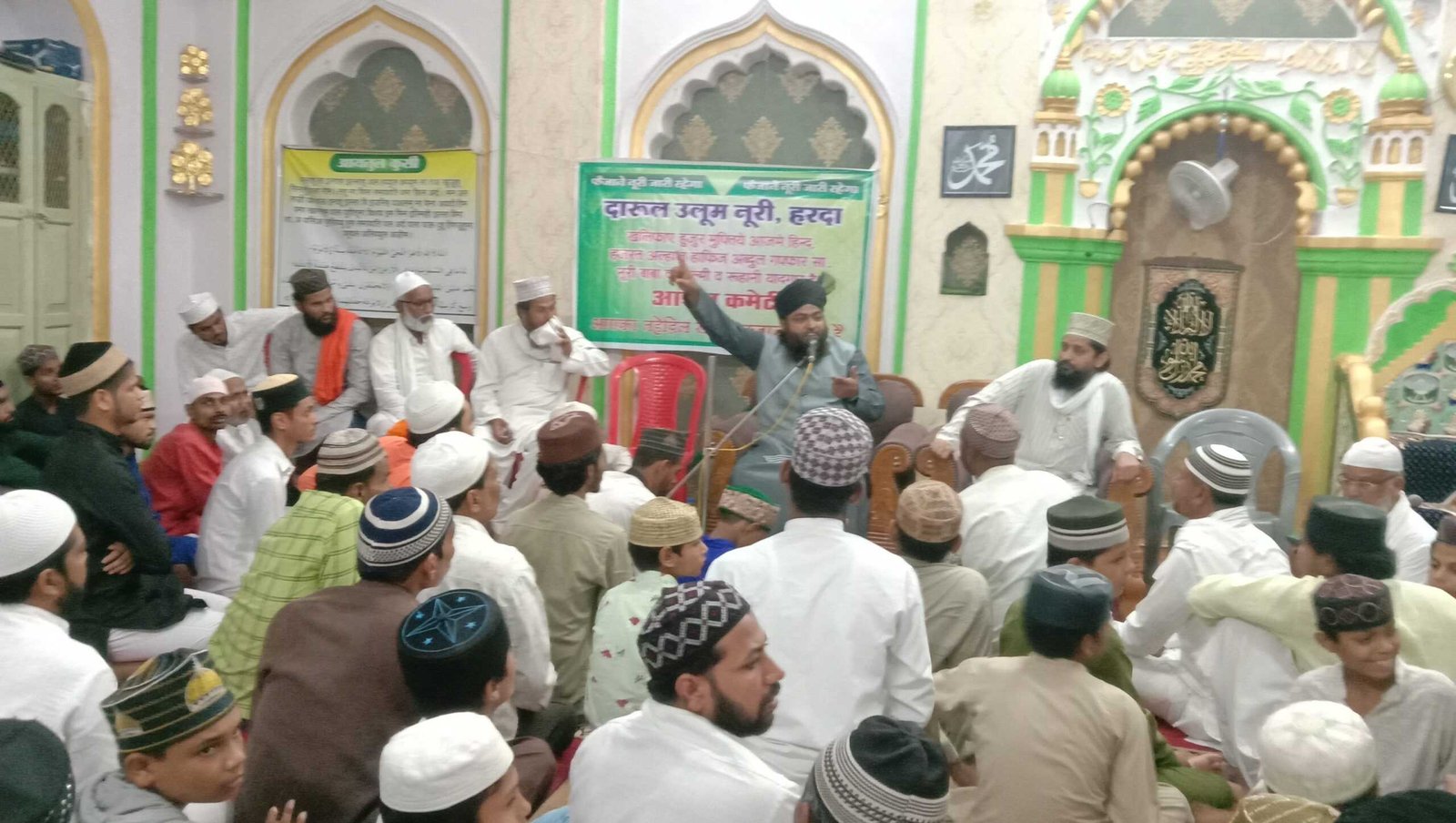 इमाम हुसैन के बलिदान दिवस पर परम्परागत ताज़िए निकाले