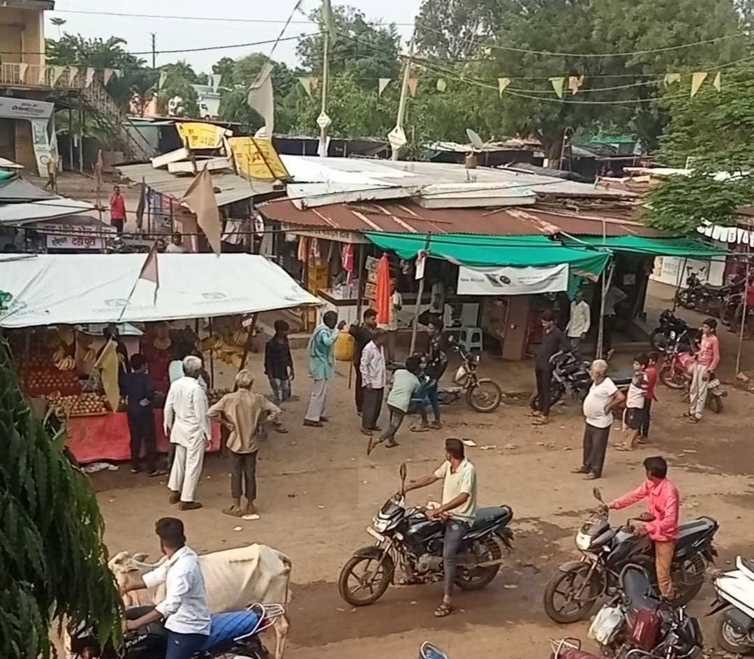बाजार में गाली गलौज कर रहे युवक की 3 लोगों ने की पिटाई