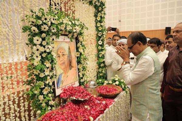 मुख्यमंत्री श्री चौहान ने स्व. श्रीमती वीरानी को दी श्रद्धांजलि
