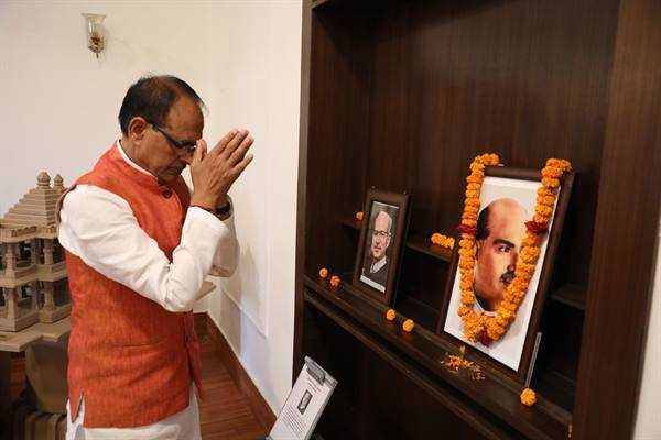 मुख्यमंत्री श्री चौहान ने भारतीय जनसंघ के संस्थापक डॉ. मुखर्जी और पूर्व केन्द्रीय मंत्री अनिल दवे की जयंती पर किया नमन