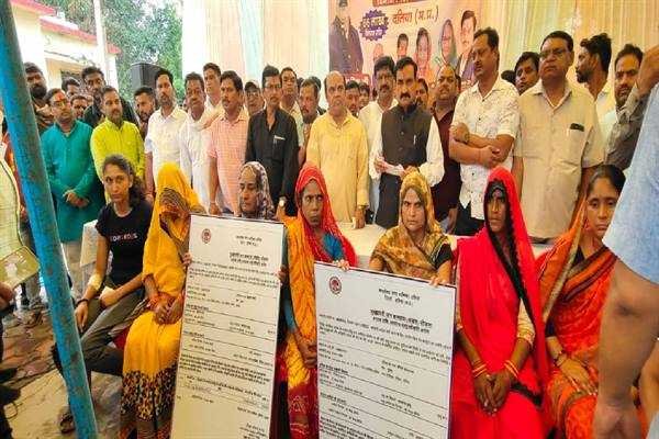 सरकार की योजनाएँ गरीबों के उत्थान के लिये: गृह मंत्री डॉ. मिश्रा