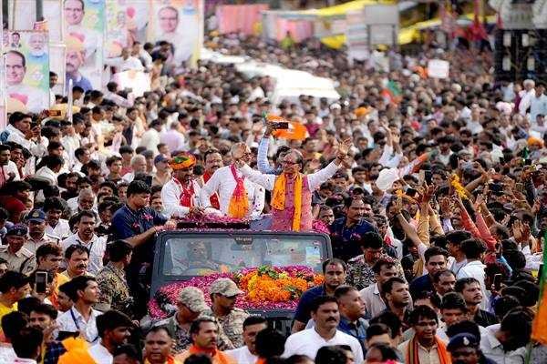 ब्यावरा में विकास पर्व के रोड-शो में उमड़ा जनसैलाब