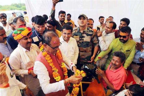 दिव्यांगों और गरीबों की सेवा ही ईश्वर की सेवा