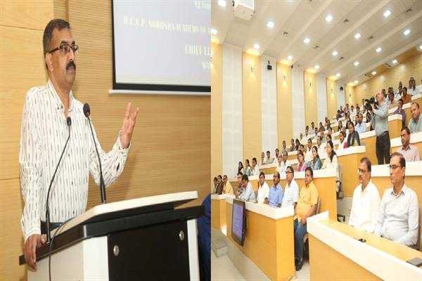 पिंक पोलिंग बूथों की संख्या बढ़ाएं, मतदान केंद्रों पर बीएलओ की उपलब्धता भी सुनिश्चित करें