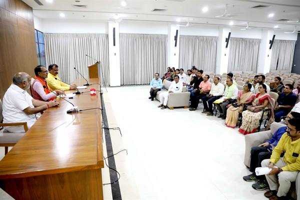 मुख्यमंत्री श्री चौहान के प्रति आभार माना संविदा कर्मचारियों ने