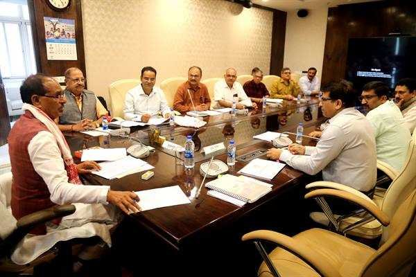 लघु उद्यमी, सीखो-कमाओ योजना में युवाओं को जोड़ें: मुख्यमंत्री श्री चौहान