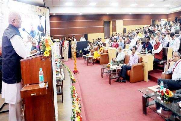 चुनौतियों के साथ समाधान ज़रूरी : श्री पटेल