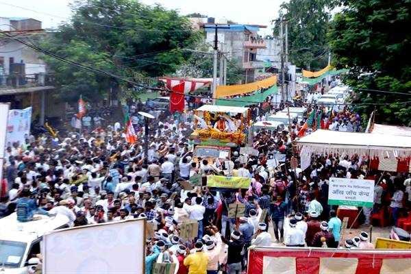 मुख्यमंत्री श्री चौहान के बनखेड़ी में जन-दर्शन के दौरान उमड़ा जन-सैलाव