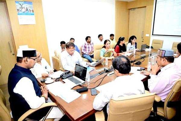 हिंदी में मेडिकल की पढ़ाई : हिंदी के साथ अंग्रेजी माध्यम के विद्यार्थियों का मिल रहा अच्छा प्रतिसाद